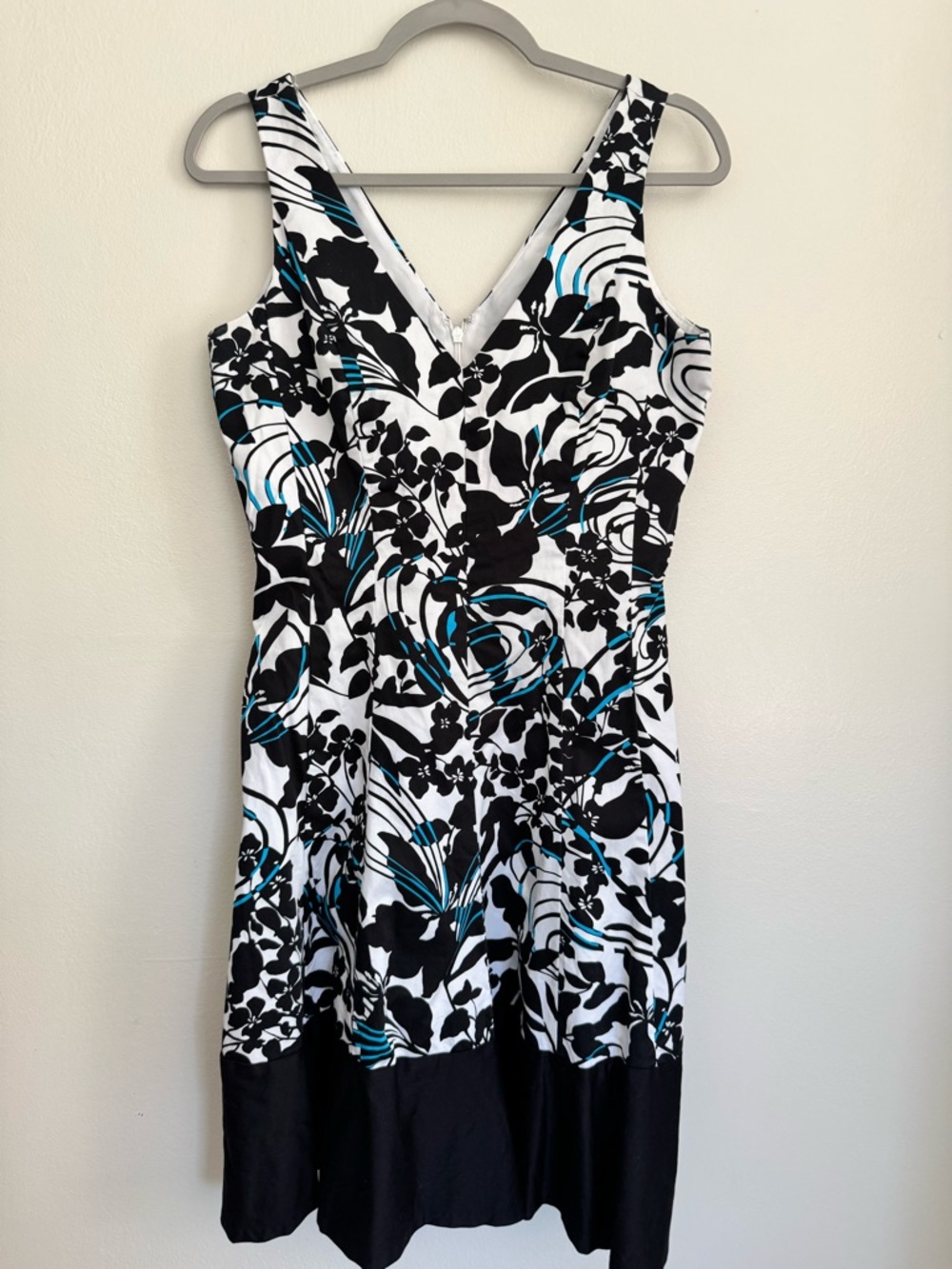 JONES WEAR Dress Fit & Flare Sleeveless- Floral Print - Size 8 Black/White/Blue